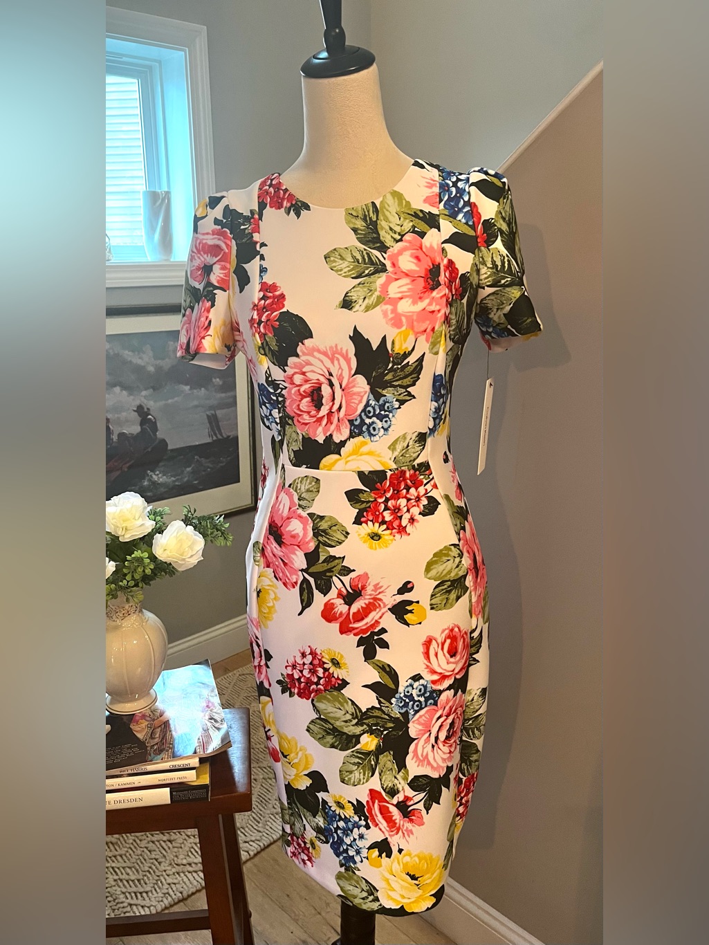 Calvin Klein Dress Bold Floral Sheath Tapered Bodice Short Sleeves White Sz 4